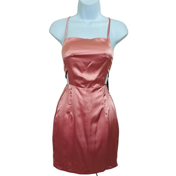 Pretty Little Thing Rose Satin Cut Out Side Bodycon Dress Sz 0 Light Pink New - Picture 4 of 9